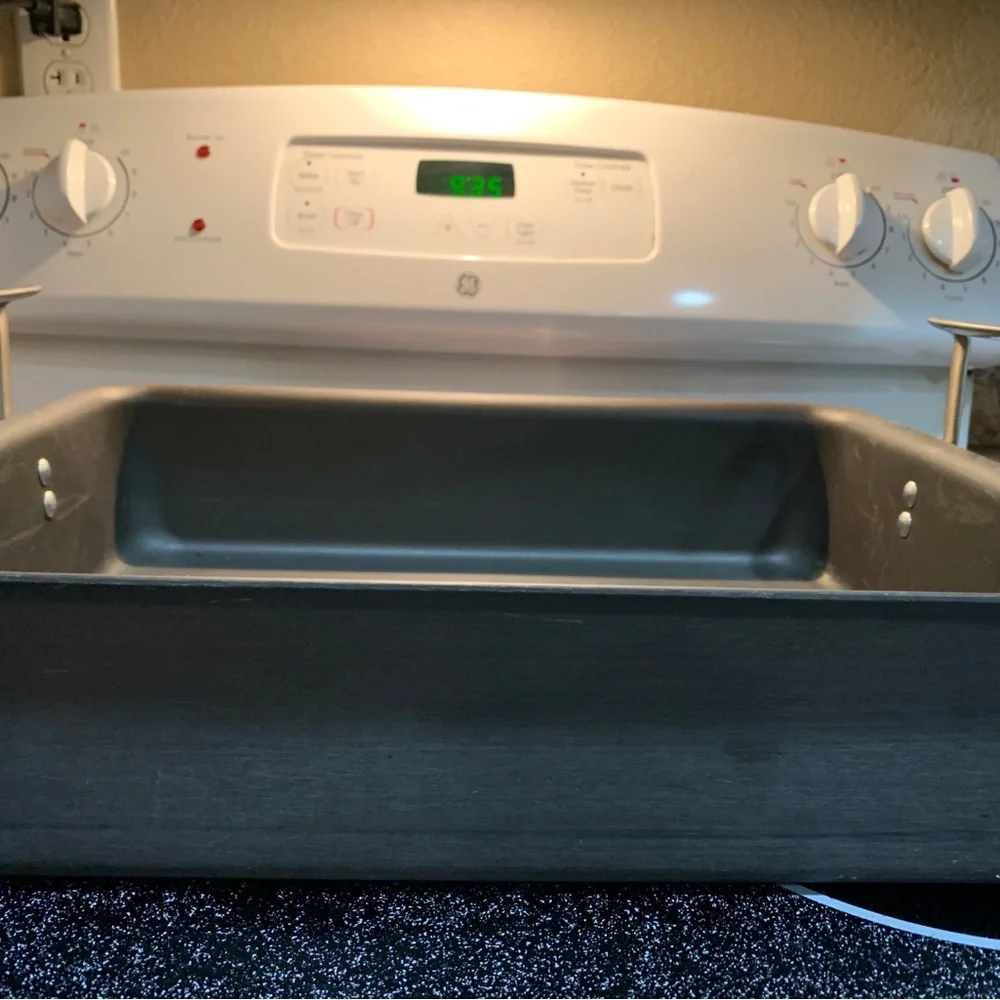 Non-Branded Black Roasting Pan with Removable Rack